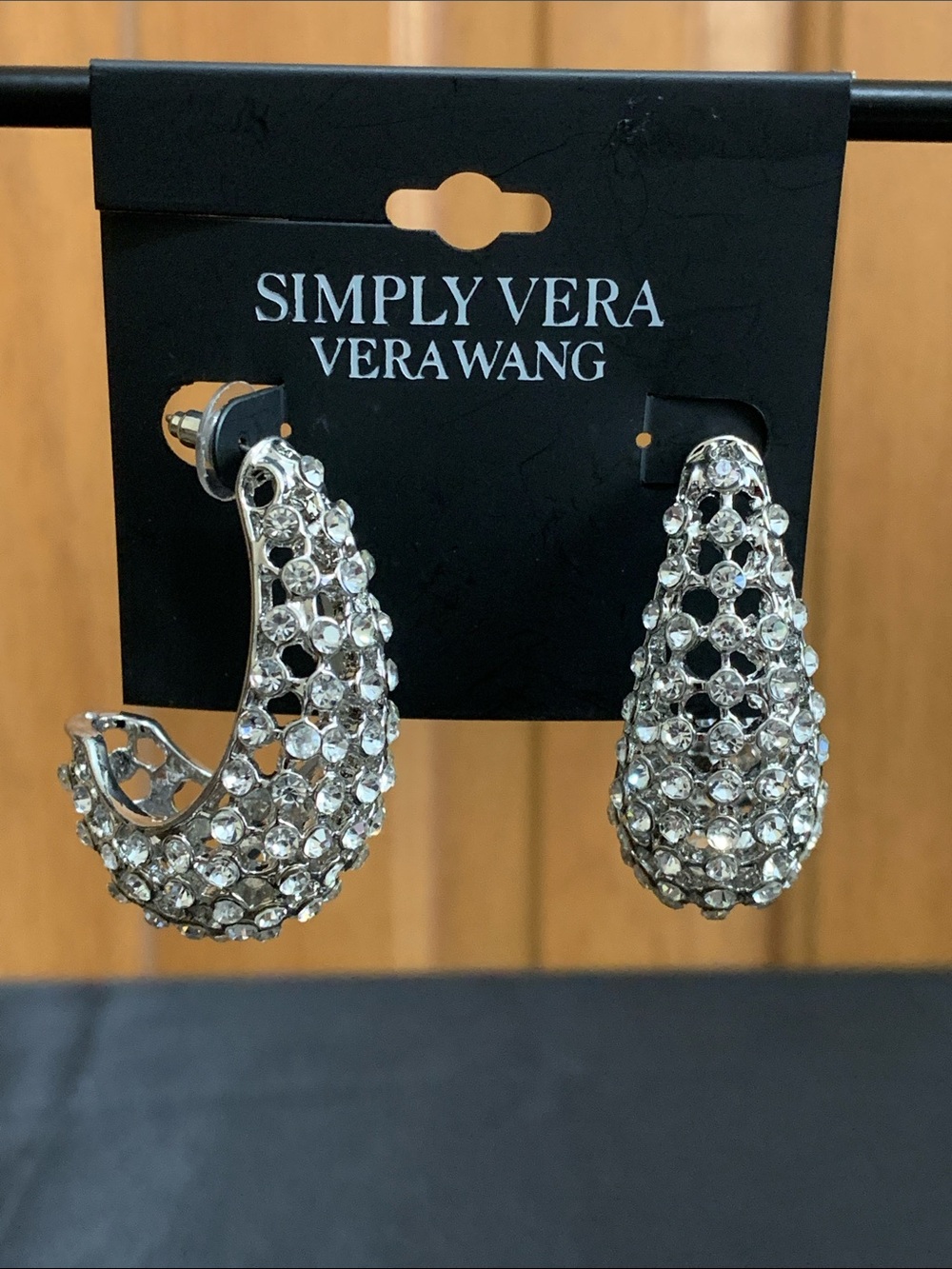 NWT Simply Vera Vera Wang silver tone clear stone chunky earrings